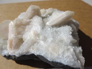 529 STILBITE, APOPHYLLITE & HEULANDITE SPECIMEN. INDIA. EX OLD TIME ROCK SHOP - Picture 1 of 6