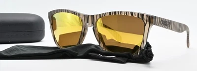 OAKLEY Sonnenbrille OO9013-67 55-17 133 Frogskins Zebra Print Gelb Verspiegelt - Bild 1 von 4