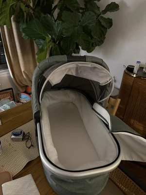 Uppababy vista Bassinet - Image 1 of 2