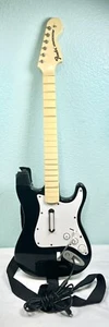 Guitarra Xbox 360 Rock Band Fender Stratocaster con cable Harmonix 822152 - Imagen 1 de 4