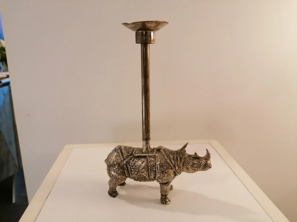 GIOVANNI RASPINI, portacandela rinoceronte in argento massiccio. Altezza 20 cm - Immagine 1 di 4