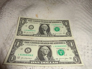 lot of 2 sequential serial numbered notes 61968327/61968326 excess ink down low - Picture 1 of 2