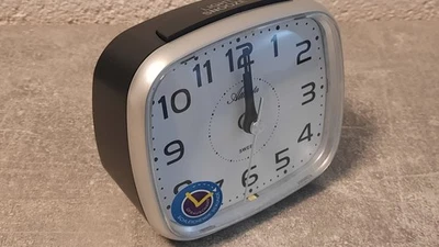 Atlanta 2142/19 Quartz-Wecker mit Leisegang silber/schwarz - Bild 1 von 4