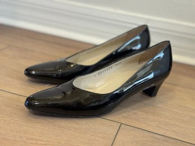 Zapatos de salón Salvatore Ferragamo Boutique charol negro tacón de gatito talla 7B Italia Foto 1 de 4