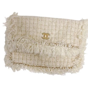 Bolso clutch de gran tamaño CHANEL marfil tweed - Imagen 1 de 13