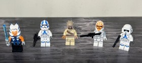 LEGO Star Wars Minifigure Lot of 5 w/Weapons - Nice Condition - Fast Shipping