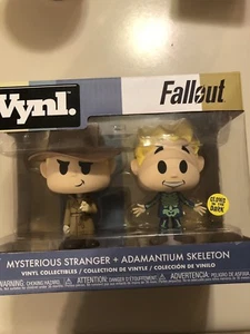 Funko Vynl Fallout: Adamantium Skeleton GITD and Mysterious Stranger - Picture 1 of 6