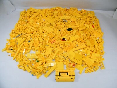 5 LBS LEGO; USED PARTS, BRICKS, BLOCKS, PLATES, NO MINI FIGS, 95% LEGO, YELLOW - Image 1 of 4