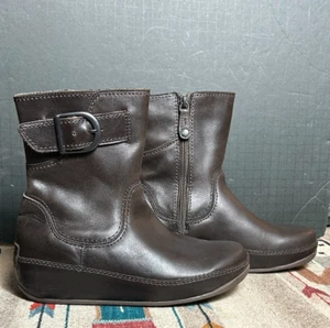Women's Fitflop Brown Keather Zip Ankle/Chelsea Boot Sz. 38/7 Excellent! - Picture 1 of 13