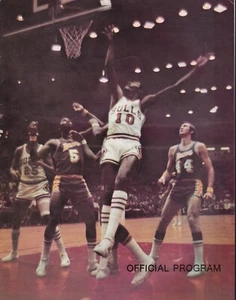 Chicago Bulls vs Boston Celtics 1972 basketball program with score sheets - Picture 1 of 3