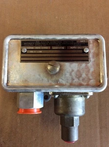 2221776 Detroit Pressure Switch - Picture 1 of 3