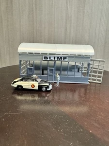 HO “Blimp Hanger W/Blimp - Picture 1 of 7