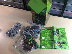 EUC Retired Lego Cuusoo Minecraft #21102 Micro World Micromobs Steve Forest - Picture 1 of 1