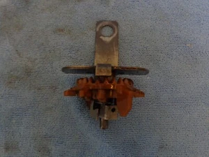 Briggs and Stratton Governor Oil Slinger 691968  (24JN19) - Picture 1 of 4