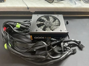 Corsair RM1000 - Photo 1/3