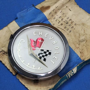 Juego de emblemas delanteros y traseros Corvette 1956-1957 3725754 NOS 56 57 - Imagen 1 de 4