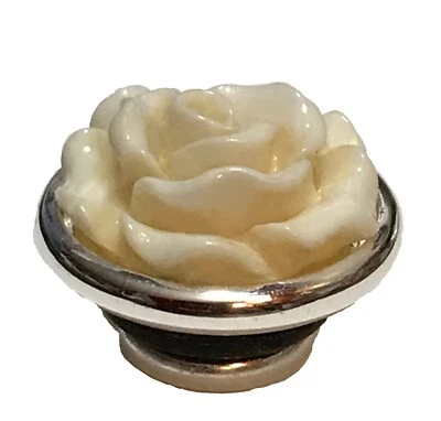 Flor de rosa blanca marfil tallada 3D Jewelpop/Camaleón Foto 1 de 3