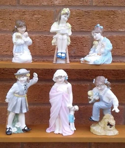 ROYAL WORCESTER ""KATIE'S DAY"" AUSWAHL DER FIGUREN. - Bild 1 von 70