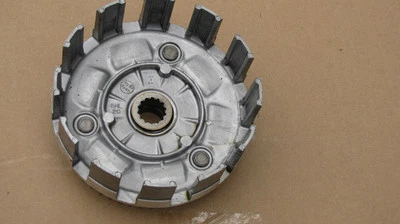 YAMAHA YZ250F 2005 CLUTCH BASKET - Image 1 of 2