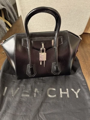 Bolso pequeño Givenchy Antigona 2023 Foto 1 de 4