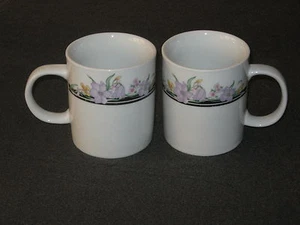 Juego de 2 tazas florales McCrory púrpura/amarillo negro a rayas #DH49 - Imagen 1 de 2