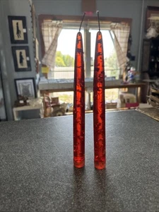 2 Vintage MCM Red Lucite Kegelkerzen mit Goldflecken 8" hoch Hempstead Creations - Bild 1 von 7