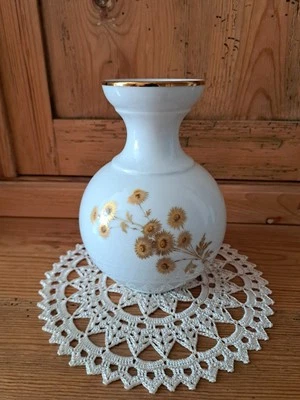 Alka Porzellan Vase, mit Blumenmuster, 16,5 cm Höhe....Top Zustand - Bild 1 von 4