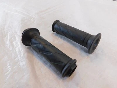 Suzuki GSXR600 GSXR750 & Burgman AN400 TU250 Left/Right Handlebar Throttle Grips - Image 1 of 4
