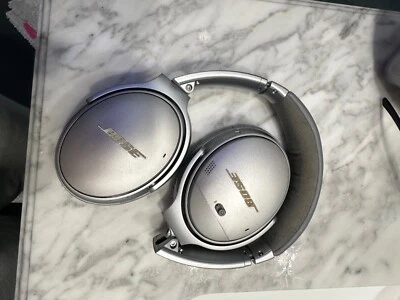 Bose QuietComfort 35 Wireless Headphones - silver - Image 1 of 4