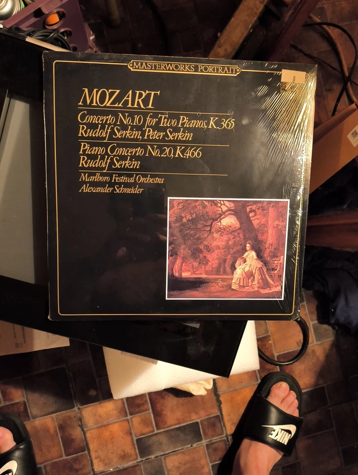 MOZART RARE  WOLFGANG AMADEUS  CONCERT NUMBER 10 VINYLE RARE FOR THE LERFECT GIT - Image 1 of 4