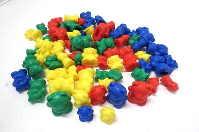 72 ursos de plástico pequenos, médios, grandes 4 cores amarelo, verde, vermelho, azul - Imagem 1 de 4