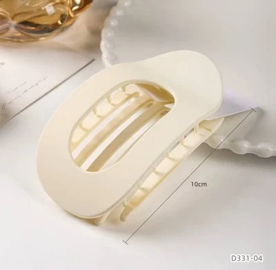 Fashion Oval Hair Claw Clip for Women Leopard Matte Acrylic Hair Accessories - Image 1 of 3