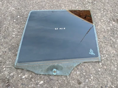 MERCEDES ML 2005 LEFT REAR WINDOW DROP GLASS - Image 1 of 2