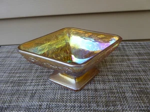 Vintage Indiana Carnival Glas - irisierender Bernstein - diamantförmige Bonboniere mit Fuß - Bild 1 von 3