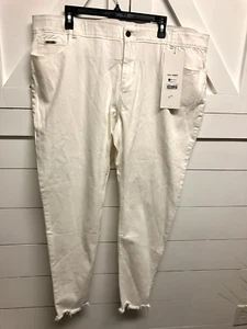 NWT COCO + CARMEN WHITE PULL ON JEANS 2XL XXL 20-22 STRETCH FRAYED HEM OMG ZOEYZ - Picture 1 of 7