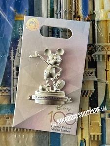 2023 Parques Disney 100 Años de Maravilla Mickey Iniciado por un Ratón Estatua Pin LE - Imagen 1 de 1