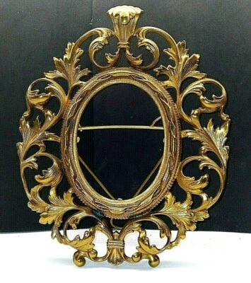 ANTIGA MOLDURA OVAL ORNAMENTADA DE LATÃO COM SUPORTE DE CAVALETE 11" de altura - Imagem 1 de 4