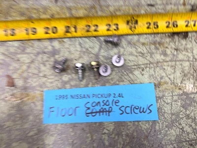 1993 - 1997 尼桑皮卡地板控制台安装划痕 6 件套 — 第 1/4 张图片