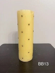 Gelbe Stumpenkerze mit goldenen Tupfen 9 Zoll hoch Deko BESCHÄDIGT - Bild 1 von 7