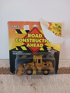 1995 ERTL Caterpillar Cat 950F Wheel Loader Road Construction Ahead - Picture 1 of 9