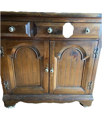 Kings Arrow Sprague & Carleton style Colonial Dark Tone Maple 2 doors Cabinet - Image 1 of 4