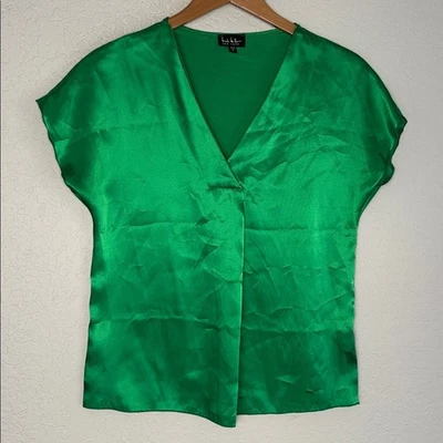 Wicked 批量 2 件缎面上衣 Nicole Miller 纽约粉色和绿色衬衫小号珠宝色 — 第 1/4 张图片