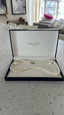 "COLLAR DE UNA SOLA HEBRA DE PERLAS CULTIVADAS MÁGICAS MARINAS DE MIKIMOTO 18""" Foto 1 de 4