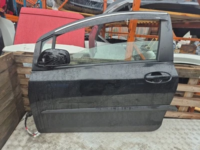 Toyota Yaris 2006 3 puertas N/S/F puerta delantera izquierda del lado del pasajero en negro completo Foto 1 de 4