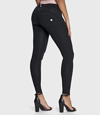 Pantalones de Moda Freddy WR.UP Negros Elastizados Silicona Cintura Botín Grande Med $199 Foto 1 de 4