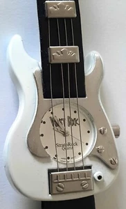 Brandneu Wristrock weiße Gitarrenuhr mit Silberrand in Hartschalen-Gitarrenkoffer - Bild 1 von 7
