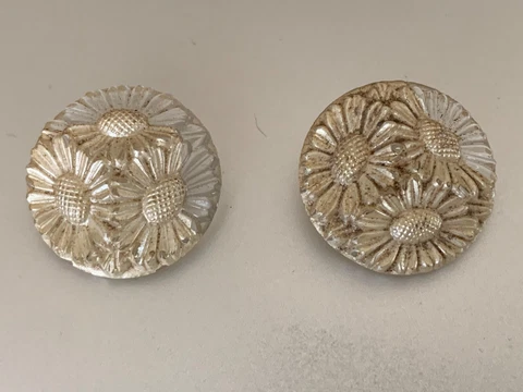 Two Beautiful French Vintage Lucite Buttons - 3D Daisies 7/8" Cover