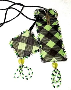 Green & Black Check Beaded Ribbon Scissor Case & Pincushion W/ Scissor - NEW - Picture 1 of 3