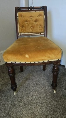 Antigua silla de salón victoriana Eastlake alrededor de 1880 ruedas de porcelana originales   Foto 1 de 4