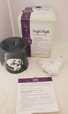 SCENTSY FRIGHT NIGHT WALL PLUG IN WAX WARMER HALLOWEEN MOON & BATS RETIRED  - Image 1 of 2